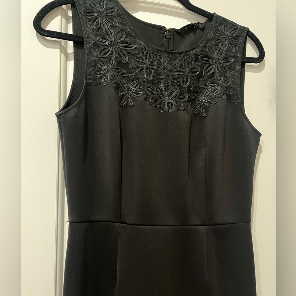 Floral Detailed Black Pencil Midi Dress